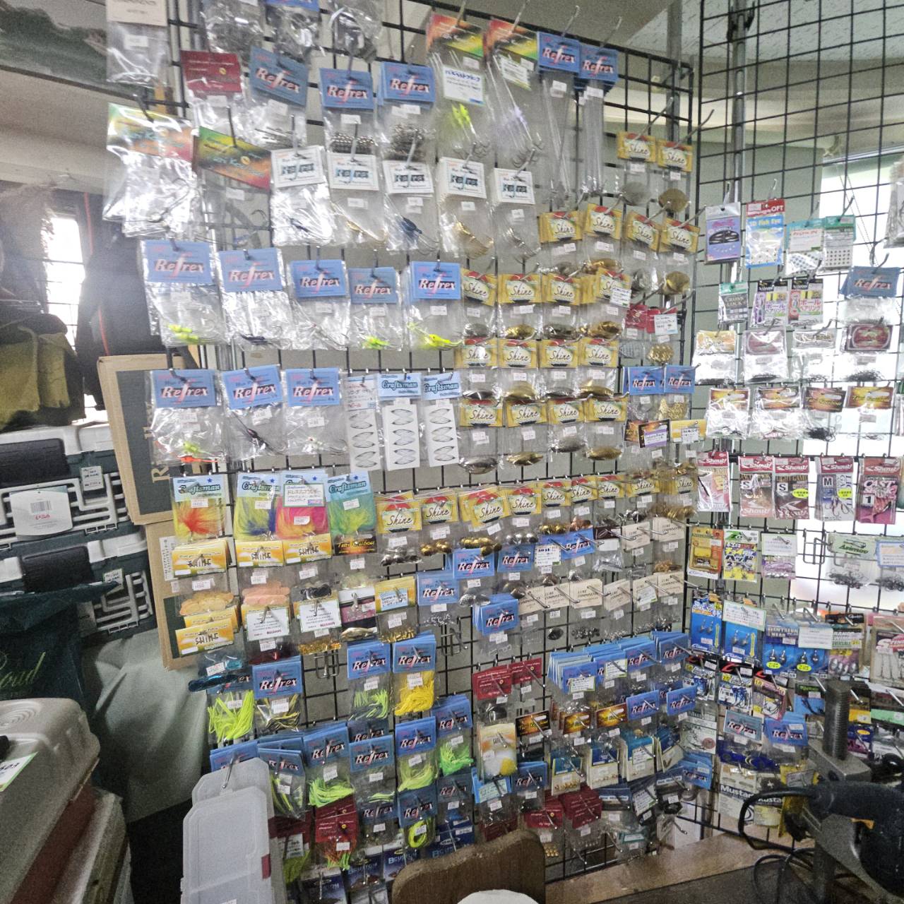 ロッドが並ぶスタンド