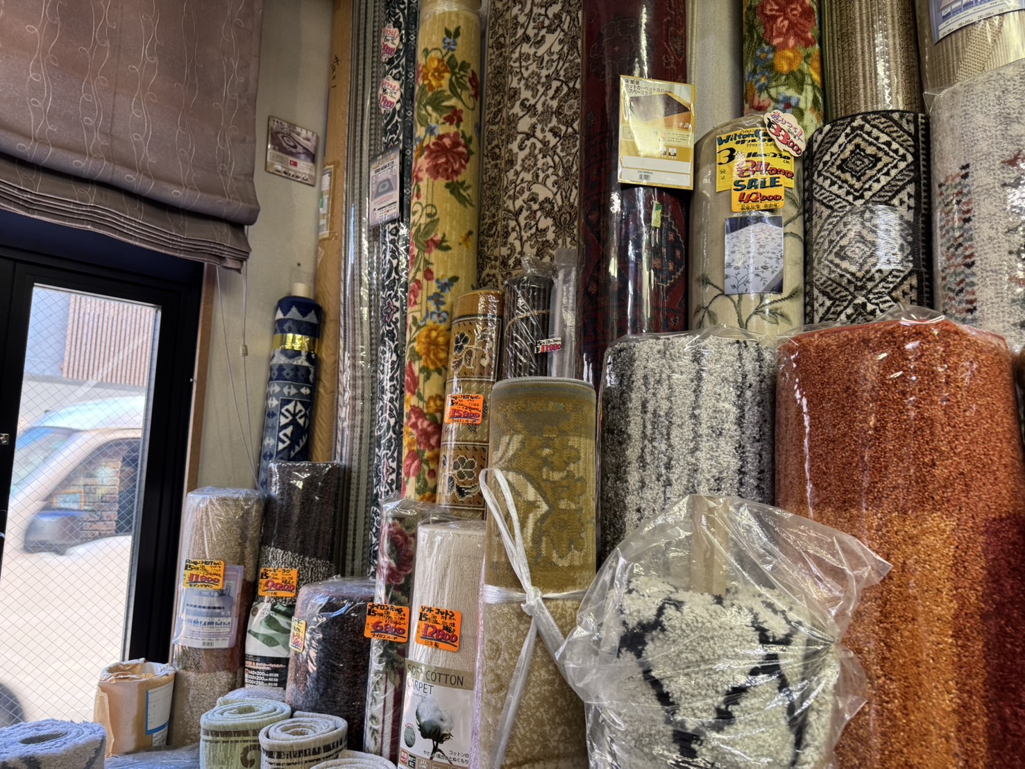 店内の商品棚の様子