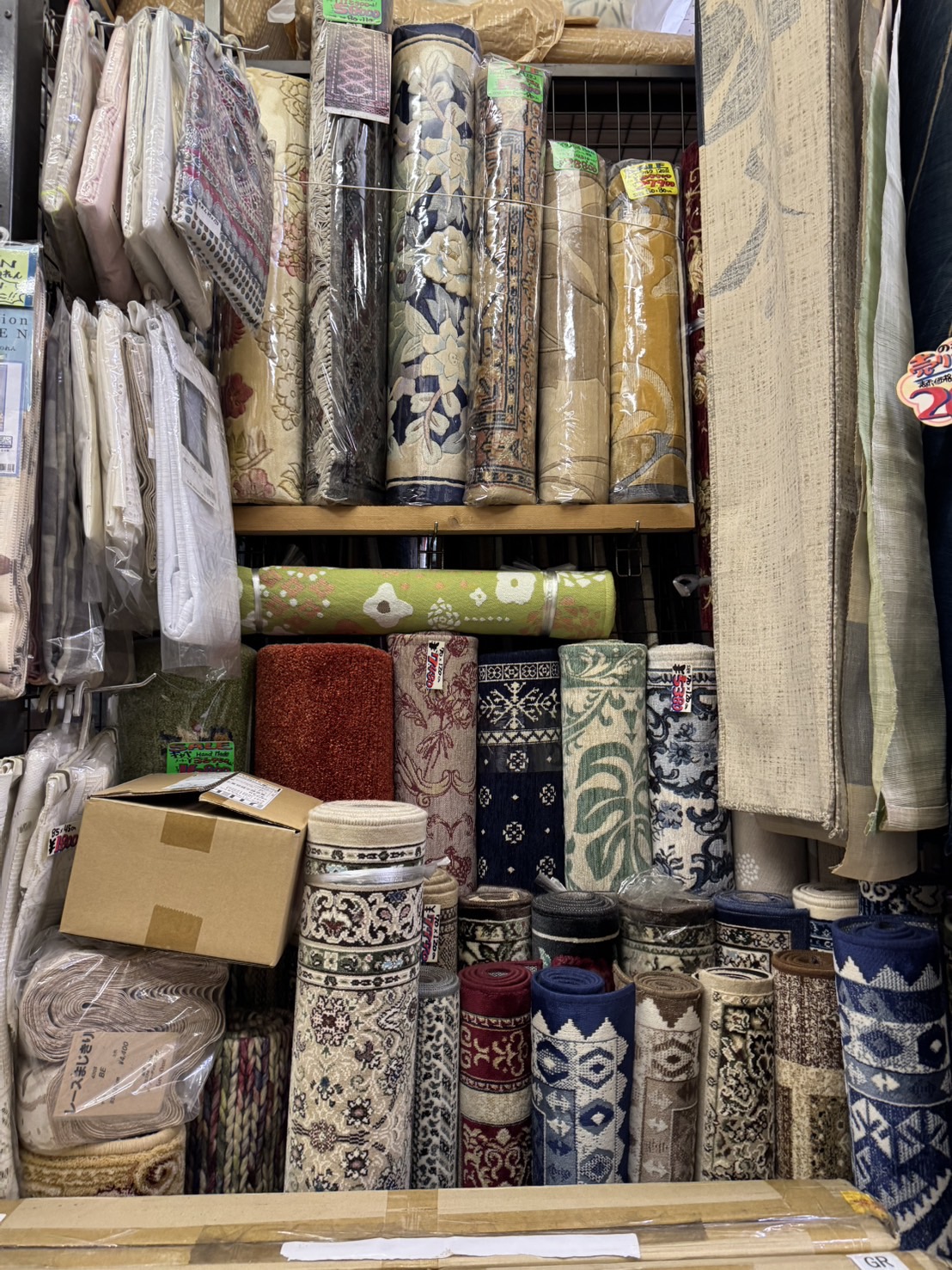 店内の商品ディスプレイ