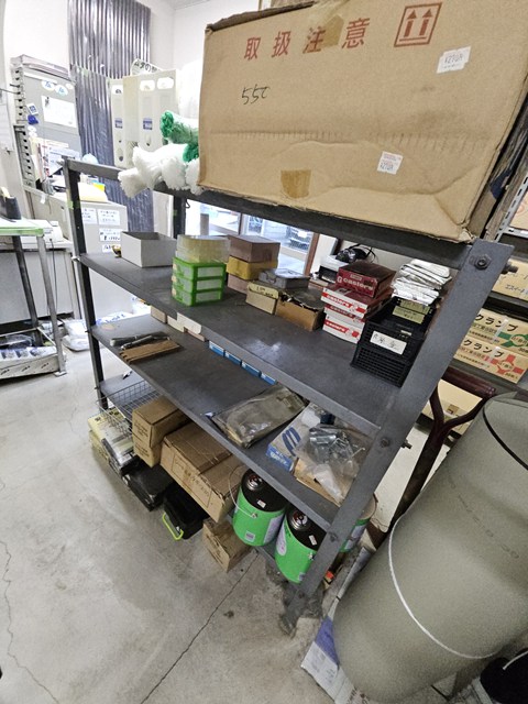 金物店閉店に伴い買取した棚付きの商品在庫