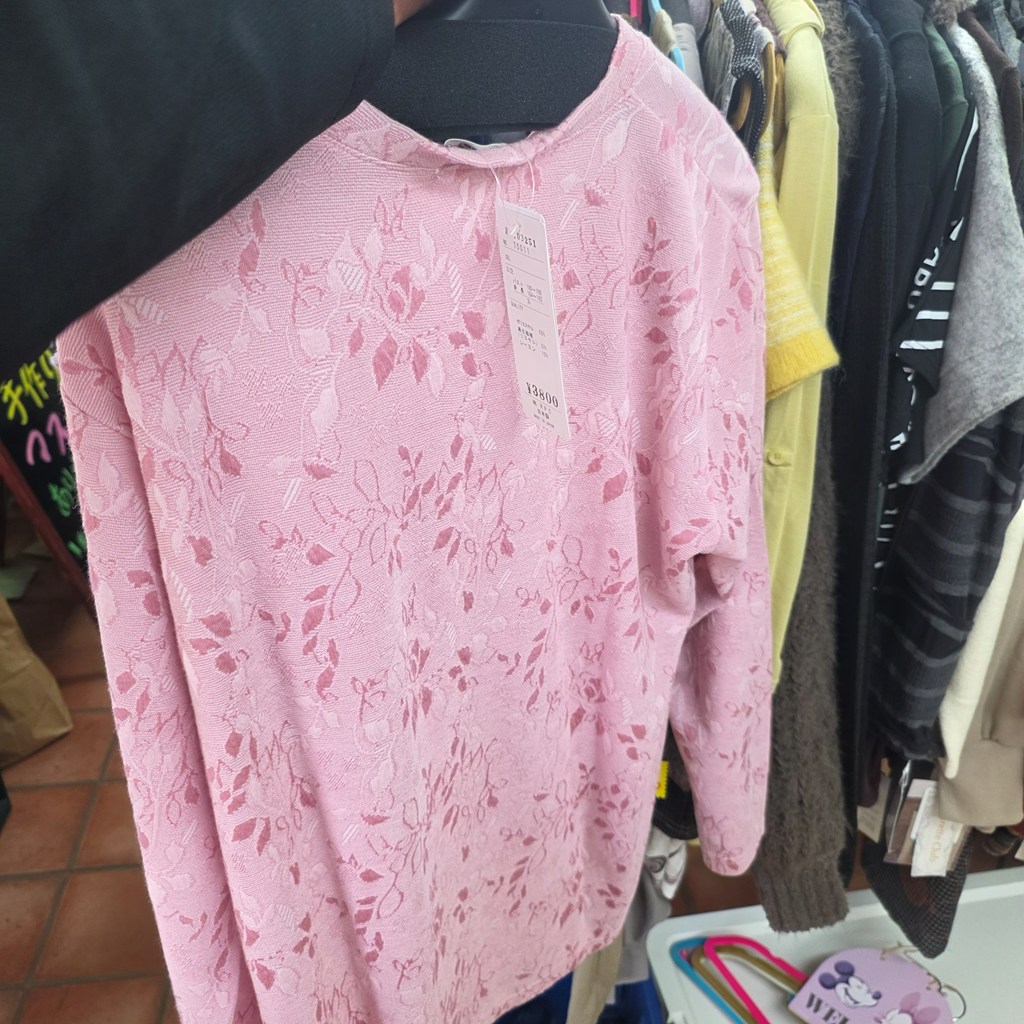 花柄デザインの婦人服在庫
