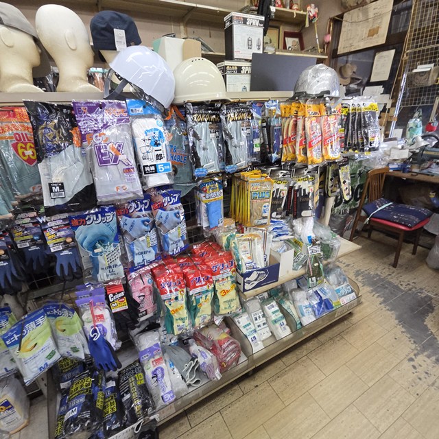 作業用手袋やヘルメットなど作業用品の在庫