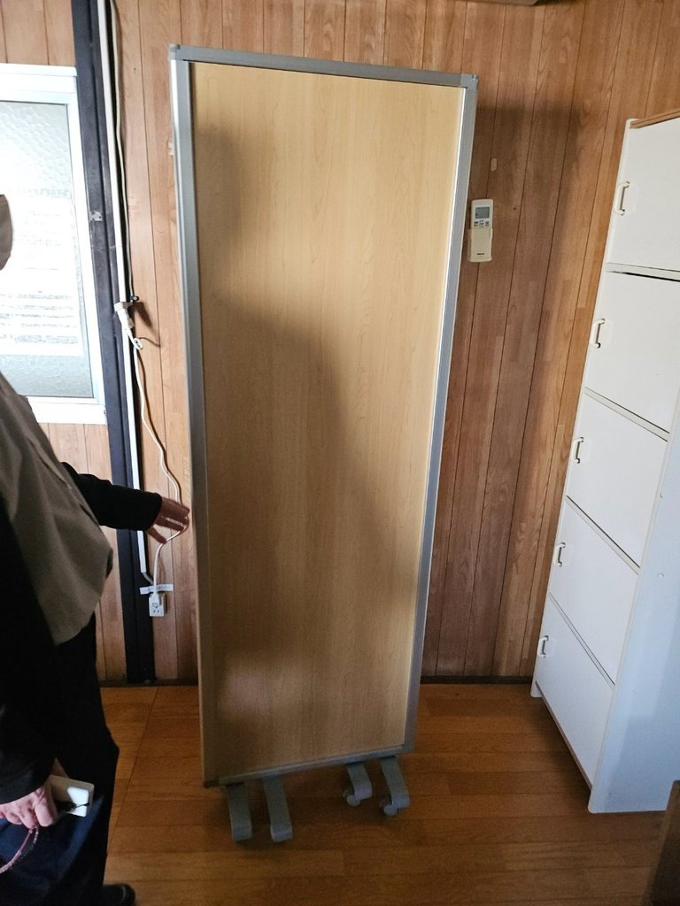 浜松市の病院様より買取したパーテーション