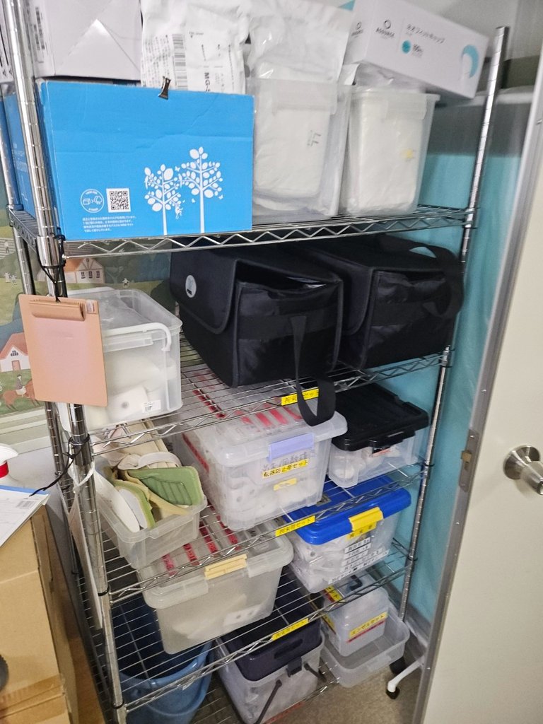 浜松市の病院様より買取した備品棚