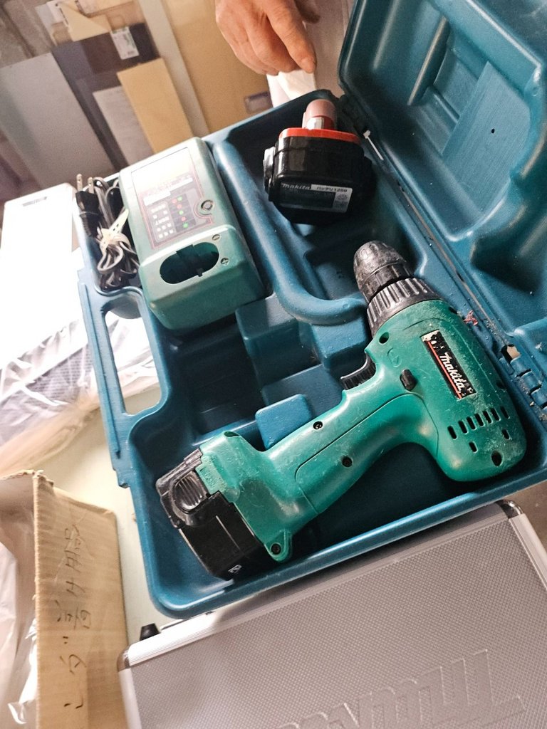 浜松市の病院様より買取した充電ドリル