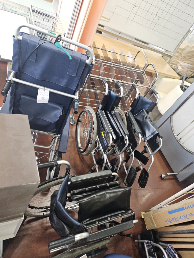 搬出後に倉庫へ運び込んだ車椅子